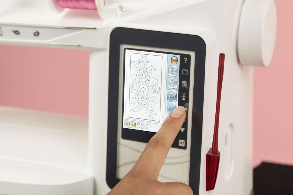 MÁQUINA DE BORDAR SINGER EM9305 BIVOLT